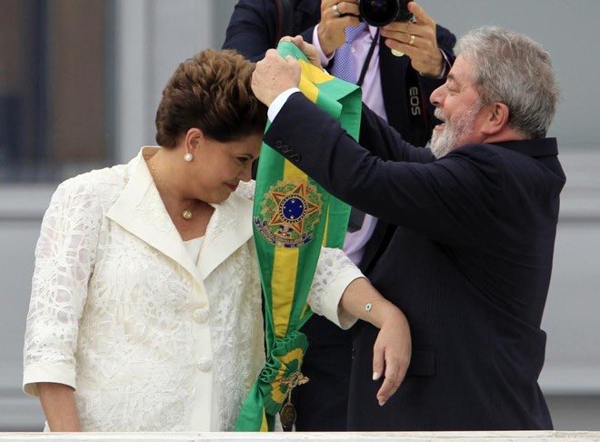 mthsmrndn's tweet photo. um dos momentos mais lindos da história do brasil https://t.co/K5lrUH86rb