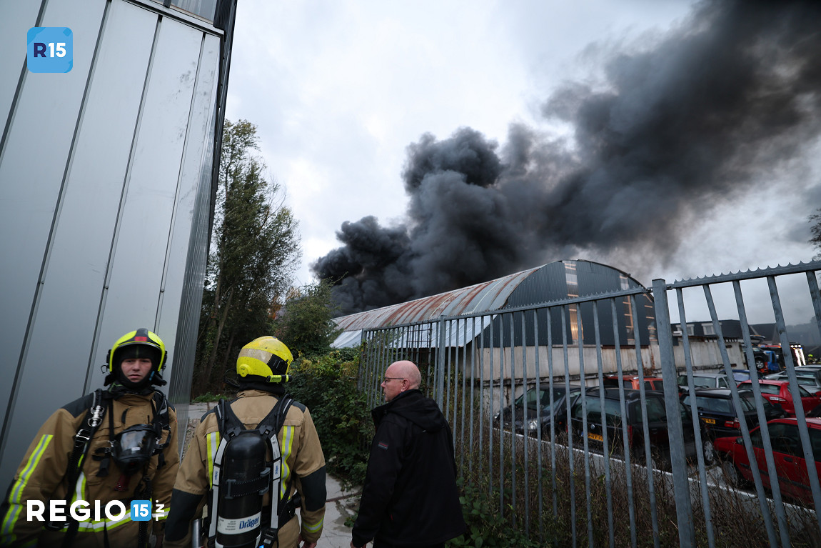 Zeer grote brand bij autosloperij
