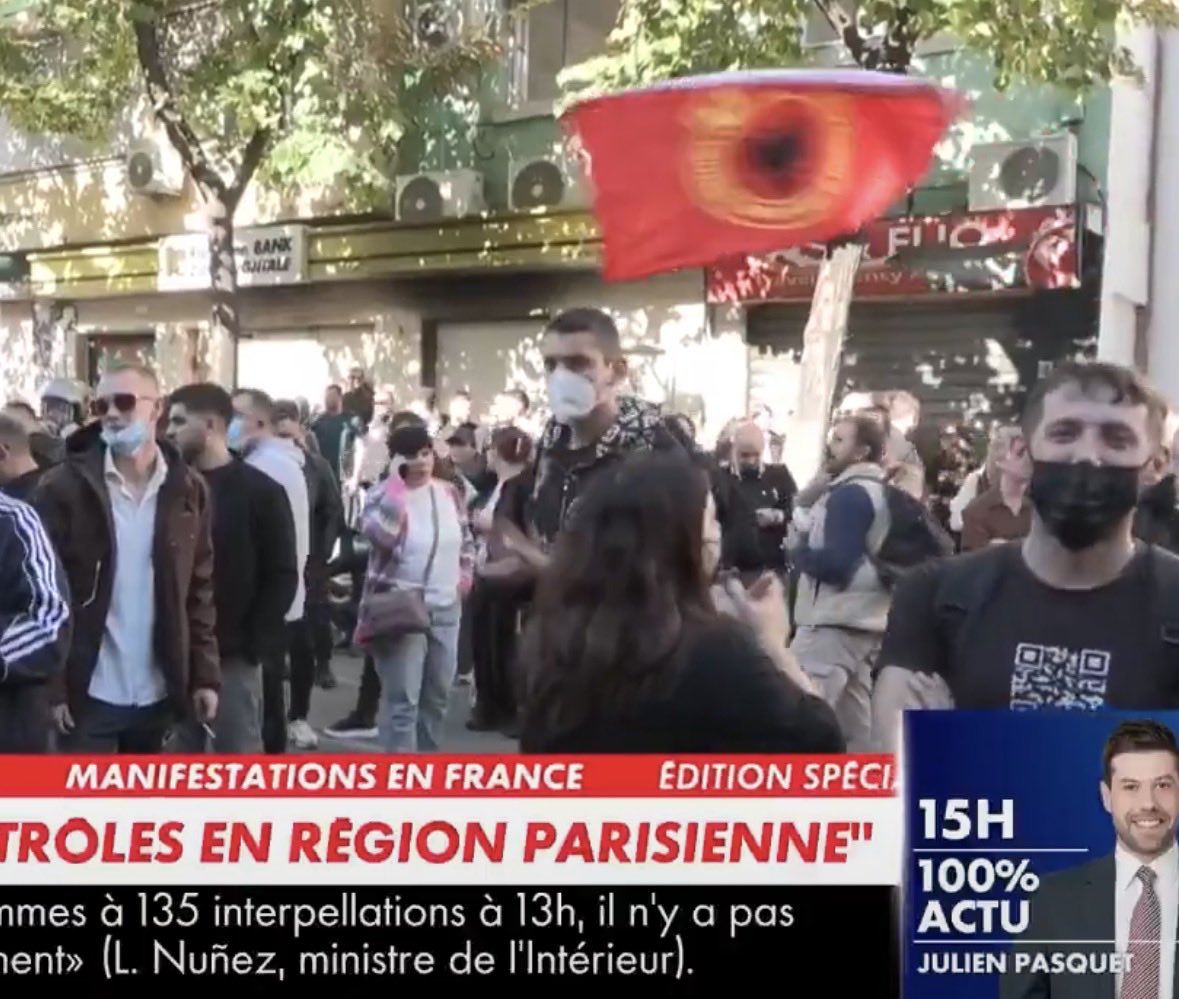 normalcyclist's tweet photo. @matheous76 @Cemil Quand on melange des images d’Albanie et de Paris, ce n’est pas du journalisme mais de la propagande. Comme dans les années 1930. https://t.co/LRRU2AERLi https://t.co/7Ohm9UtxTt