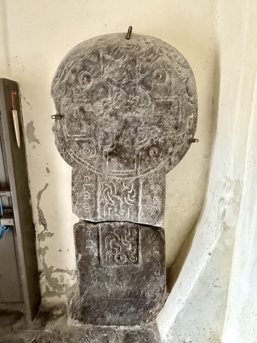 HeritageHiker's tweet photo. Stone Cross of Elmet at St David’s Church, Llanarthne, Carmarthenshire.

Large C11th-12th cross found at the nearby promontory hillfort Cae’r Castell.

#standingstonesunday #medieval https://t.co/H2lN9rt1pR