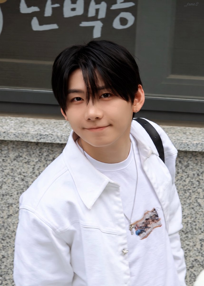 httpjks's tweet photo. his cheeks ….. i will BITE (,,>﹏<,,) https://t.co/Gw7xWGzKkt