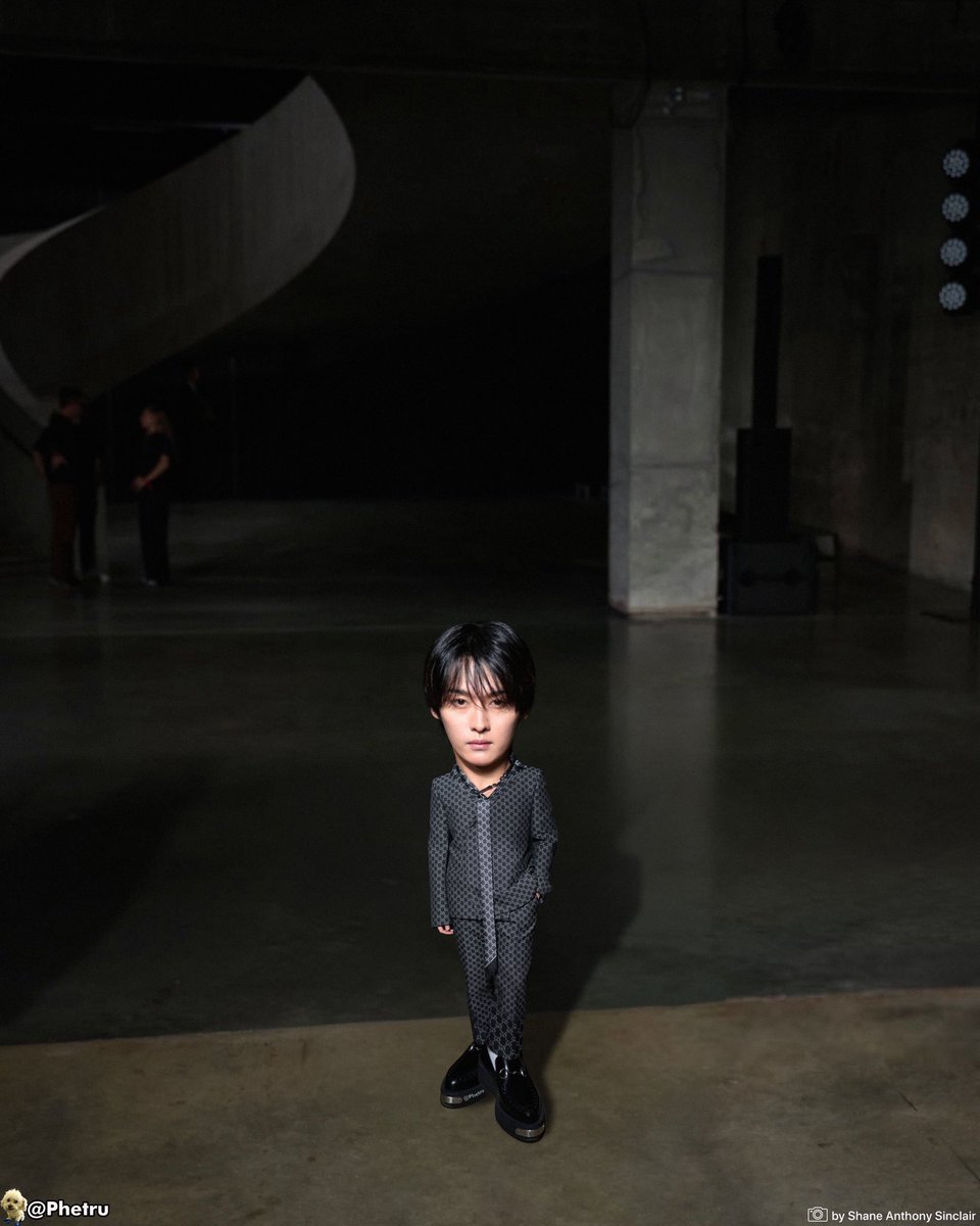 Phetru's tweet photo. Happy 28th birthday to Lee Know of Stray Kids! 🎂 🎉 https://t.co/rcqlenG4xf