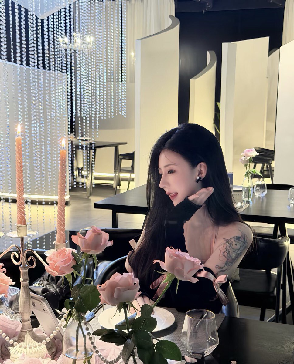 spencerandkim's tweet photo. 哥哥礼貌点🤭会回复私信的❤️

人机就不要来了😅

记得留言🍿️1 https://t.co/fCIGNOEUJM