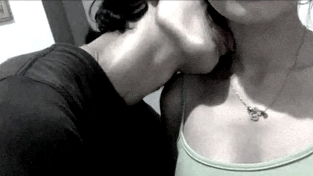 cannibqlism's tweet photo. Neck licking = cannibalism https://t.co/6VBFgZ9DhL