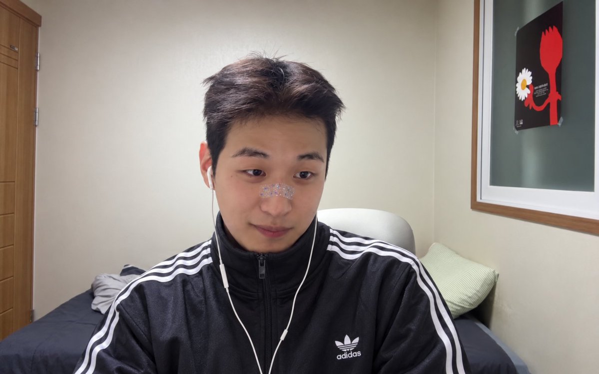 ddbddbq's tweet photo. 어제 탐라에서 잉규의 아이돌 팬싸 
아디다스 버전을 보고 싶다고 본 거 같은데...

나도 보고 싶음 https://t.co/c3k8a9aPRi