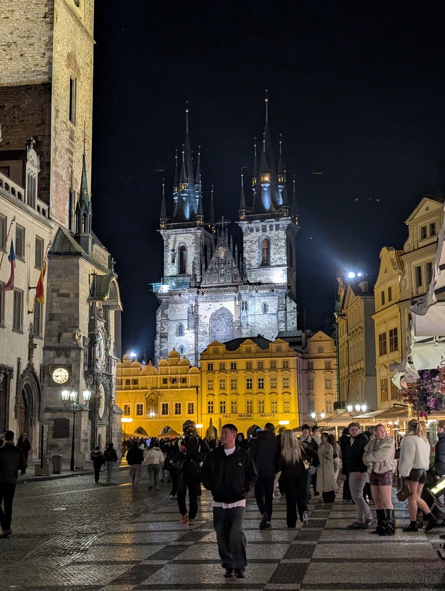 daveopssh's tweet photo. Que linda que es Praga https://t.co/ObIRR39N18