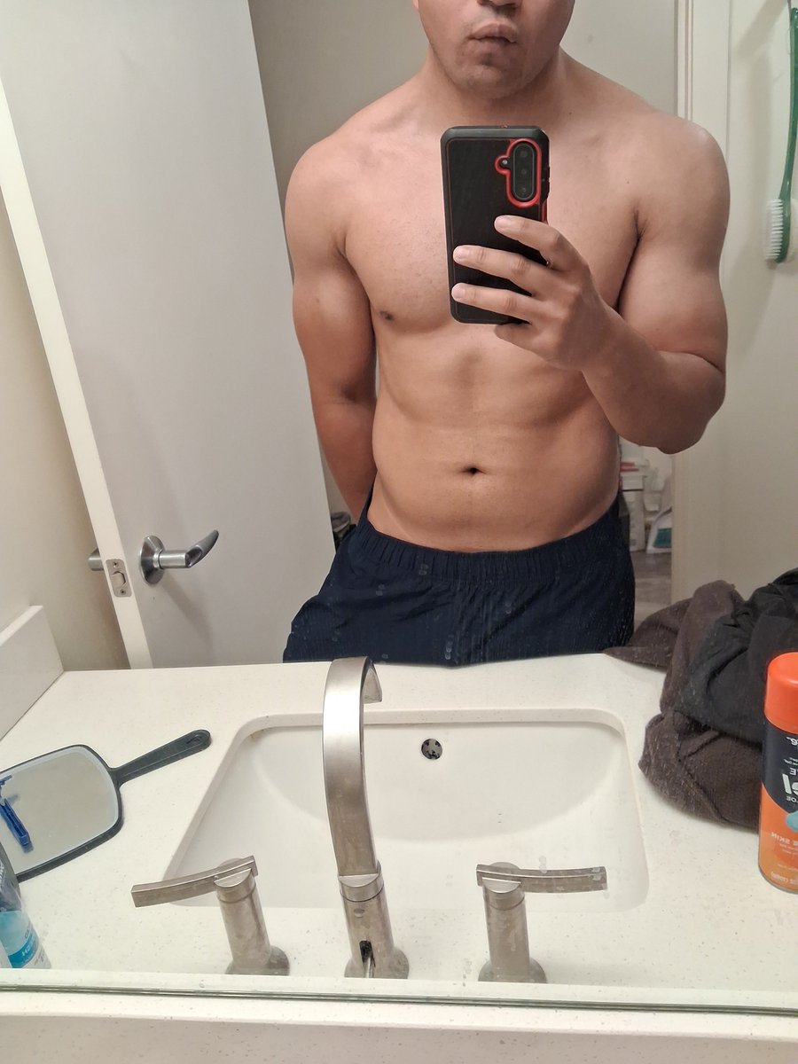 Geo_C4's tweet photo. So traumatized and horny from work https://t.co/x1QSePS7kP
