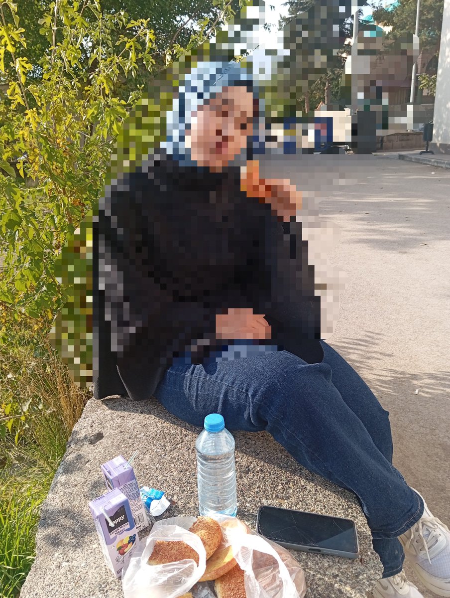 zeraaa88's tweet photo. ilk defa ösym sınavına öğrenci değil veli olarak girdim bundan sonra anası da benim babası da https://t.co/sKeTfuet3D