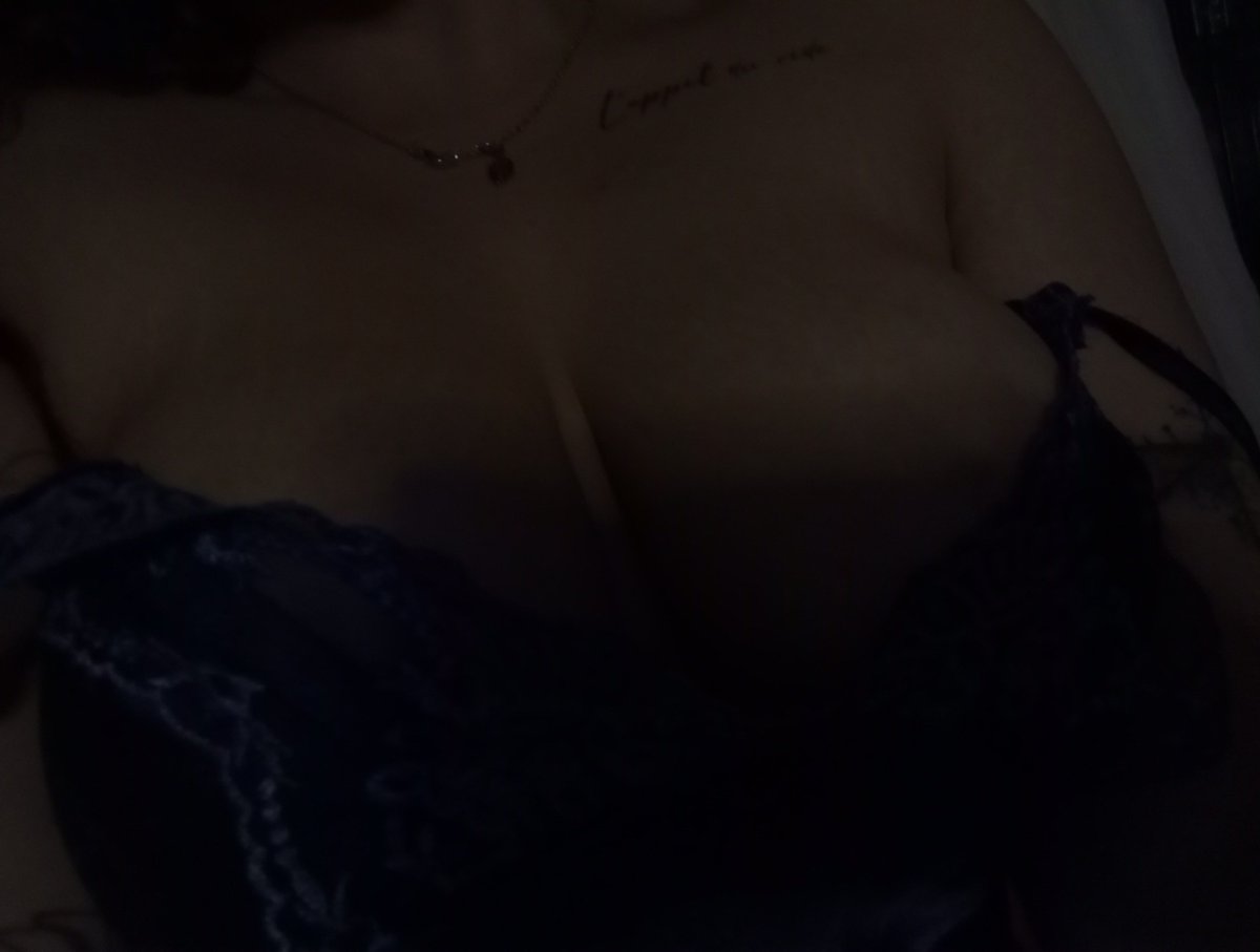 00eVyy00's tweet photo. Quase 4h e ainda to com tesão, que isso que não passa? 🥵
#PINTOSAWARDSㅤㅤ
#XOTAAWARDS
#PEITOSWARDSㅤㅤ
Olhem o link da bio, pra deixar essa garotinha satisfeita 🙃 https://t.co/srLEUURFSH
