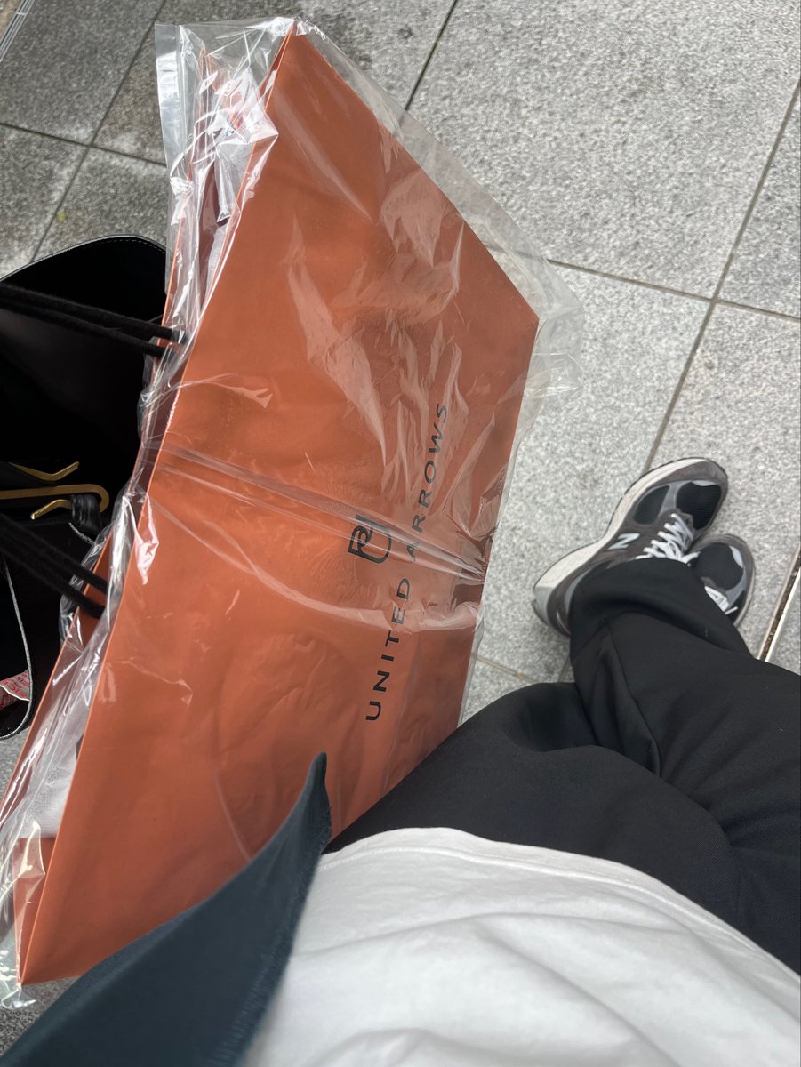 StraightLine55's tweet photo. やっぱりアローズ好き🫶
今回はベロアのセットアップをゲッツ

それにしてもNICENESSのLOWE-MIDIは
めっちゃ重宝している。買って良かった https://t.co/f3UEOeYFa2
