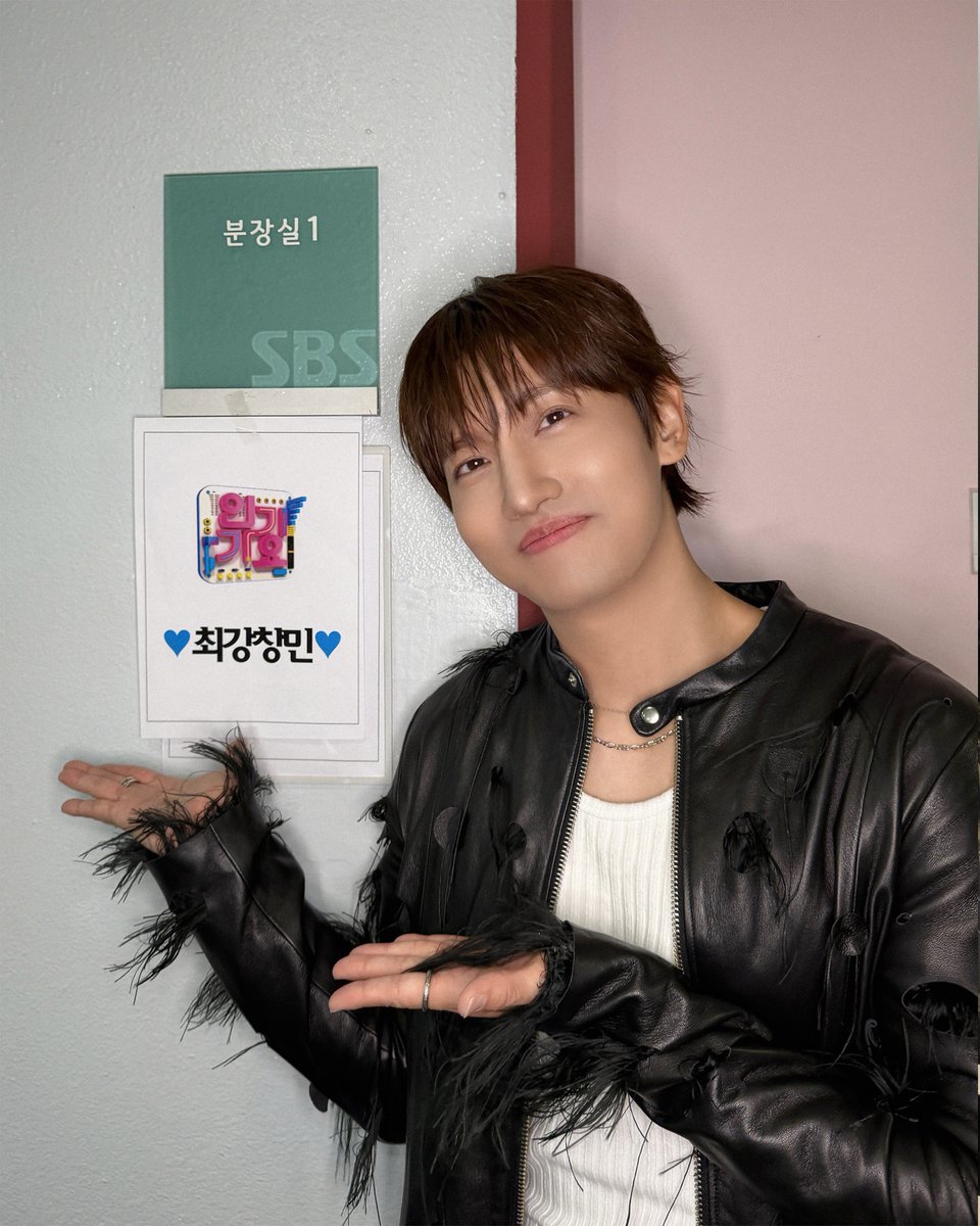 TVXQ's tweet photo. 𝕀𝕟𝕜𝕚𝕘𝕒𝕪𝕠 🎤🖤

#MAXCHANGMIN #최강창민
#AllOfMyLife #MAXCHANGMIN_AllOfMyLife
#TVXQ! #동방신기 #東方神起
#Inkigayo #인기가요 https://t.co/SsIVeaIYDV