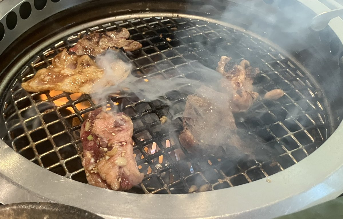 siroten_BB's tweet photo. 運動後の焼肉が人生で一番美味いとされています https://t.co/I45GUiID2k