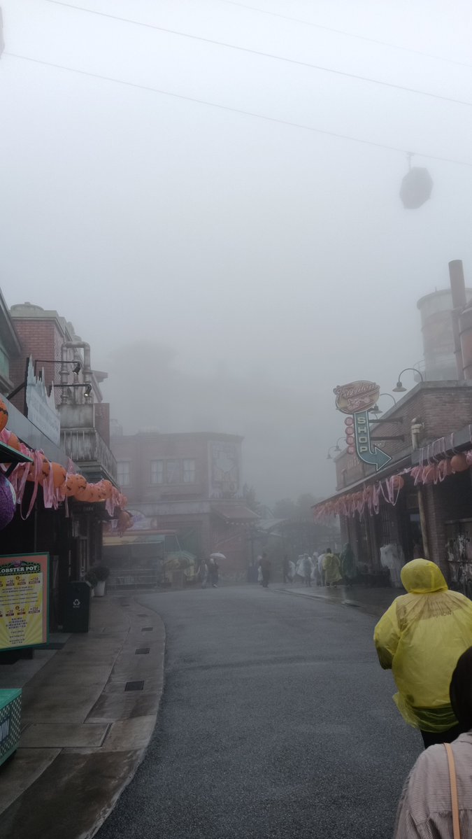 RubyZiq_'s tweet photo. Brother is this Silent Hill or Inaba Persona 4 https://t.co/KnlHjP1kE4