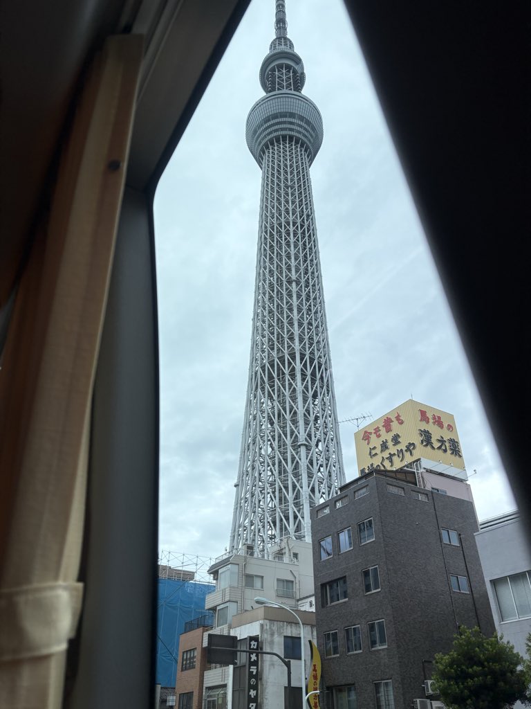 096420miwa's tweet photo. 浅草寺→スカイツリーは芋の子を洗うような人！人！でした。東京は不慣れな私がもっと不慣れな姉と姪っ子ちゃんを連れての東京旅も終了。新幹線に乗り込みました🚄😮‍💨和恵さん、ありがとう💚また、東京に来るじょ。 https://t.co/IPCIIMocpX