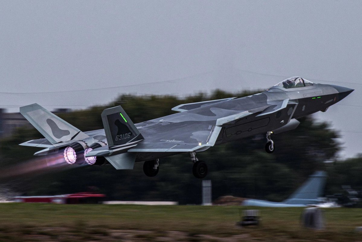 maguro1000SKY's tweet photo. J-20って推力偏向ノズルつける計画あった気がするんだけど、もう付いてるのかな？ https://t.co/njm7cVENuB