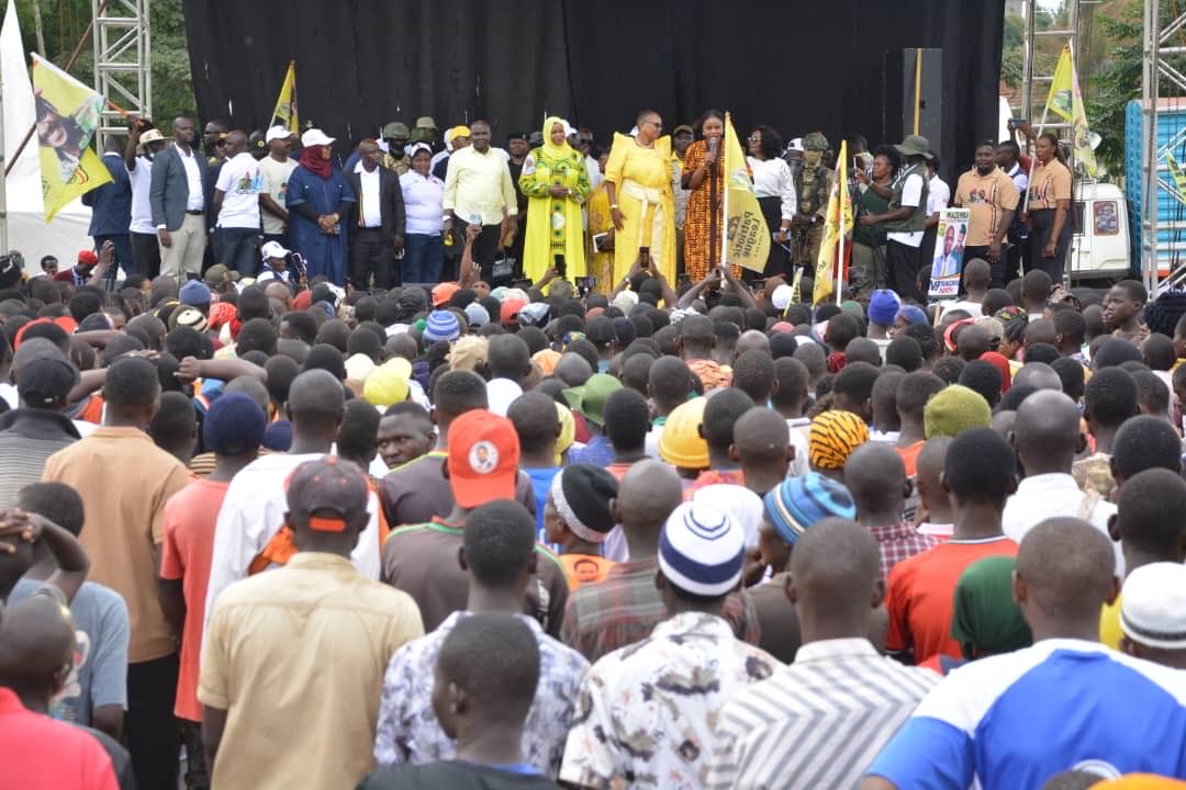 Agabaengineer's tweet photo. To the great people of Mbale, we salute you! You showed up in big numbers and boldly endorsed Gen Muhoozi Kainerugaba @mkainerugaba as our next President. Your unity and determination speak volumes. Thank you PLU General Secretary @HonTwallafadil for your relentless work and sacrifice to ensure that the genuine hope of Ugandans is fully endorsed across the country. Mbale has spoken!

@nyamadon @MwesigyeFranks @WanyotoLydia @mbales_finest @HenryBasaliza1 @Coach_Gad @Plumedia1 @LORDPASCAL7 @chairtoyota @SSssebunya @MrJordanposts @kakensaug @kasujja