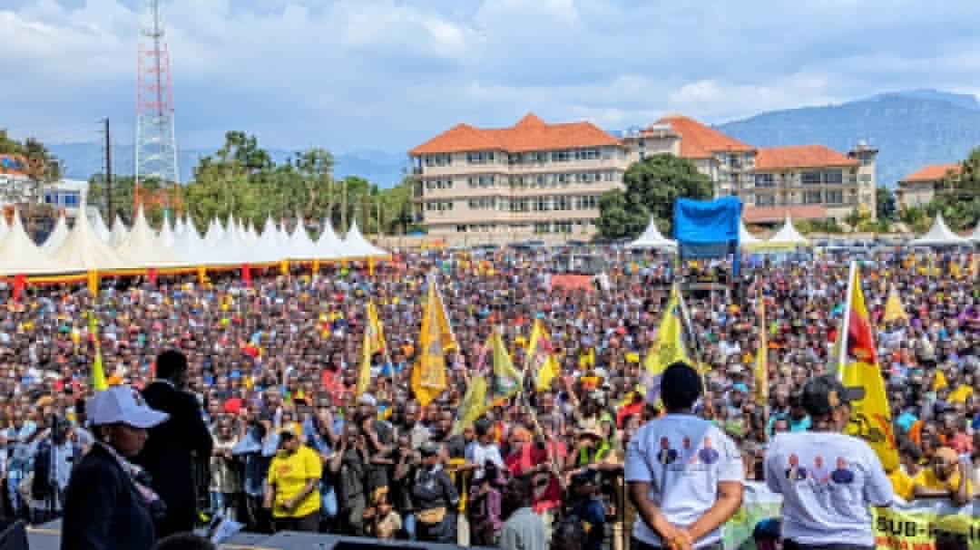 Agabaengineer's tweet photo. To the great people of Mbale, we salute you! You showed up in big numbers and boldly endorsed Gen Muhoozi Kainerugaba @mkainerugaba as our next President. Your unity and determination speak volumes. Thank you PLU General Secretary @HonTwallafadil for your relentless work and sacrifice to ensure that the genuine hope of Ugandans is fully endorsed across the country. Mbale has spoken!

@nyamadon @MwesigyeFranks @WanyotoLydia @mbales_finest @HenryBasaliza1 @Coach_Gad @Plumedia1 @LORDPASCAL7 @chairtoyota @SSssebunya @MrJordanposts @kakensaug @kasujja