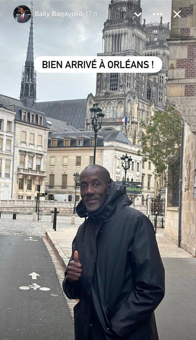 LesCarnetsdeJMG's tweet photo. Quelqu'un l'a déjà vu travaillé cet homme depuis qu'il est maire ?
#Bagayoko #DanceInTheStreet #chômage https://t.co/gepz7FGLIA