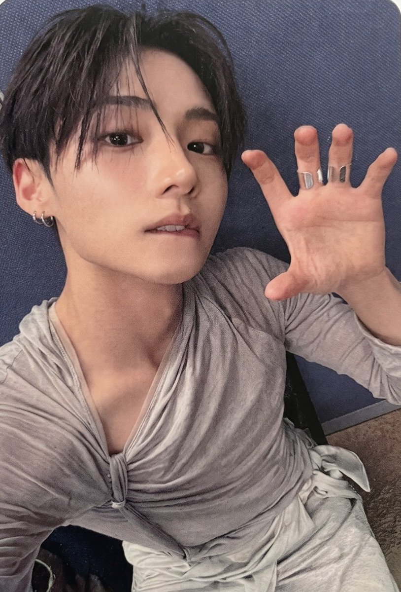 19wons's tweet photo. sangwon osaka fan event photocard hd #상원 

his collarbone shows and lip bite.. he so pretty THE PRETTIEST ㅠㅠㅠ ♡ https://t.co/RnR4XGger6