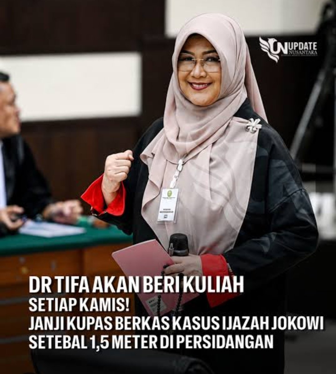 DokterTifa's tweet photo. Dokter Tifa apakah lelah berjuang tanpa henti selama 600 hari tanpa henti? 

Lelah? 

Tentu saja lelah. Lelah fisik. Lelah mental. Yang paling utama adalah bosan. 

Bosan bicara tentang "ijazah" setiap hari. 
Apalagi lihat wajah Dian Sandi dan Para Termul. Bosannya minta ampun. 

Karena itu supaya gembira, terus ceria, dan tetap semangat

Maka saya ubah Sidang Pengadilan menjadi Ruang Laboratorium. 

Saya pernah belasan tahun bekerja di Lab ketika meneliti virus, parasit,dan cacing

Saya pernah belasan tahun bekerja di lapangan ketika meneliti dengue dan malaria

Kini ruang Sidang PN Jaktim adalah Laboratorium baru saya. 

Saya mengamati Hakim, Jaksa, dan Saksi-Saksi yang diundang

Melakukan cross examination BAP dengan kesaksian mereka di Sidang. 

Saya meneliti dengan cermat setiap Alat Bukti yang dihadirkan dengan mata setajam mikroskop. 

Saya menginvestigasi Behavior setiap. Pelaku di ruang sidang hingga di luar ruang sidang. 

Dan saya melihat sosok-sosok Pendukung yang setia memenuhi kursi pengunjung.. Ngga semuanya pendukung sih sebab kursi sayap kiri suka dibooking para Termul. 

Dan setiap  pembuktian, kesaksian, argumentasi,perdebatan, pemeriksaan, alah produk penelitian yang sangat berharga, dan insyaAllah kelak menjadi Text Book yang berharga untuk diwariskan dan abadi sebagai catatan zaman. 

Dan setiap wawancara sebelum, setelah, dan hari-hari setelah sidang hingga sidang berikutnya adalah Kuliah Bersama. 

Jiwa saya adalah Guru dan Peneliti. 

Murid-murid saya selama ini adalah mahasiwa Kedokteran dan rumpun kesehatan. 

Kini kita sama-sama kuliah bersama dalam Mata Kuliah yang berjudul " Kriminalisasi Dokter Tifa, Tinjauan Hukum, Neurosains Perilaku, dan Neuro politika".

Dengan demikian, saya menjadi bersemangat setiap hari Kamis. 

Para Advokat TPDT  suka meledek saya
"Setelah bersidang puluhan tahun, biasanya mendampingi Terdakwa yang kuyu terduduk lesu. 
Lha ini nggak. Malah ceria bersemangat, foto-foto bukannya menutup wajah malah ketawa-ketawa"

Lha iyalah. Kan saya ke PN Jaktim untuk menjalankan hobby saya: Meneliti dan Mengajar. 

Semangatlah. 

Mohon doanya saya terus semangat, panjang umur, dan selalu sehat. 

Ayo semangaaat