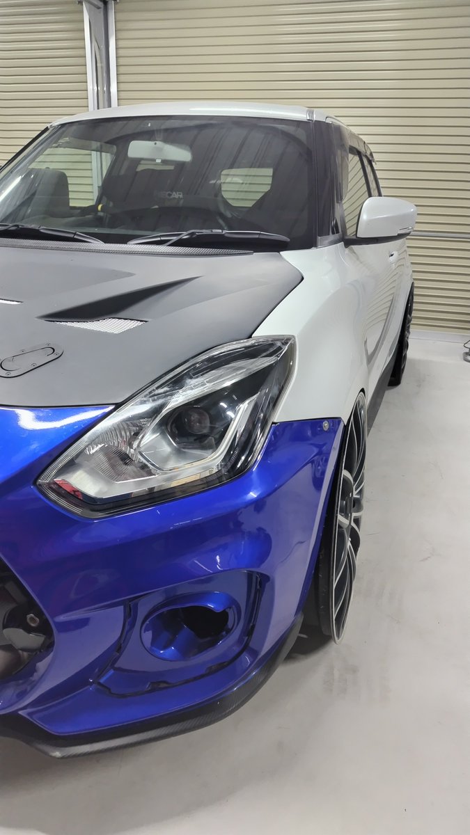 tunedimpreza's tweet photo. スイフトスポーツに24インチを履かせてみた。

サイズ:24インチ 9J+15

俗にいうドンクスタイル。

フロントはツラが出ましたが、ケツはアウトリップ化しました。

なお欠点があり、タイヤが付いていると全く収まる気がしませんw https://t.co/27KPR4CxGN