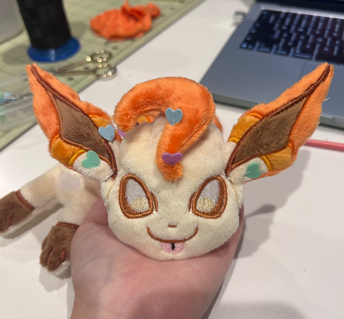 Chimerink's tweet photo. Awww hello little leafeon and why are you orange even https://t.co/TTxk8TXZKl