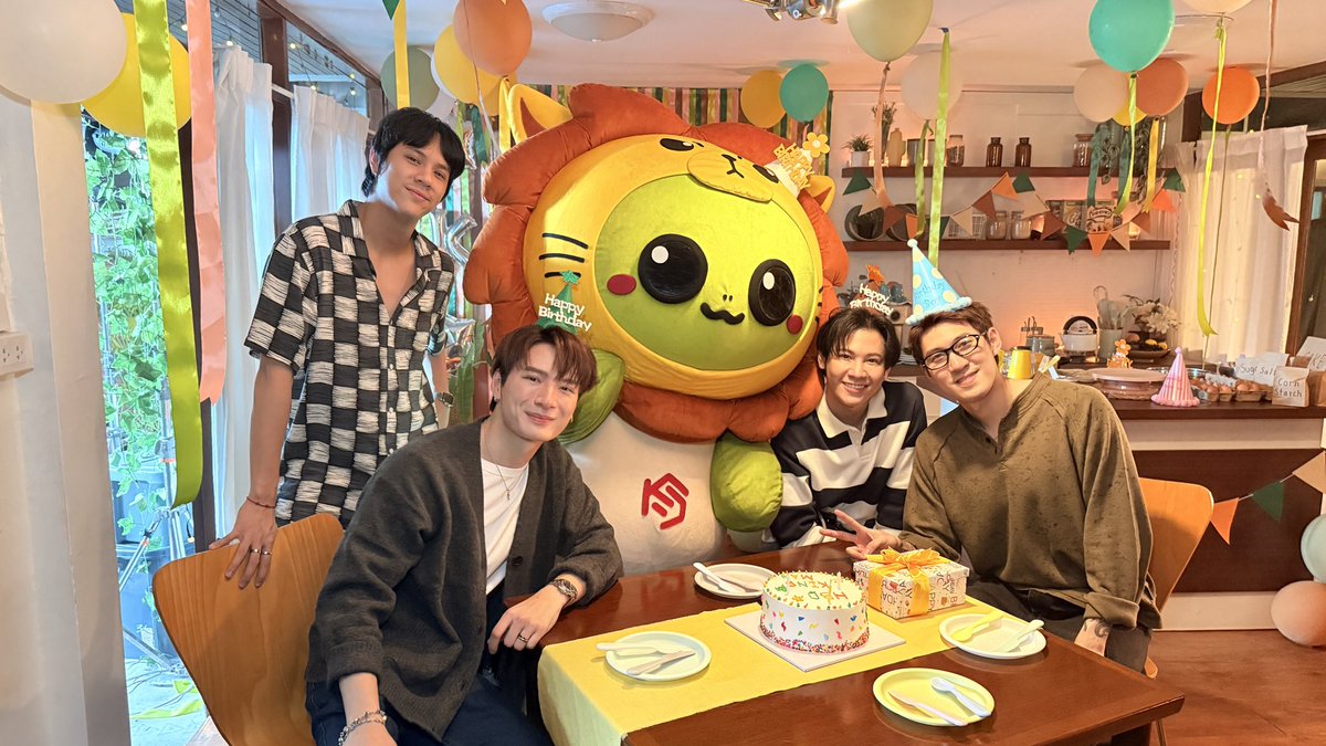 kingman_gmmtv's tweet photo. คิงแมนหยักเอารูปน่าร้ากที่ถ่ายเก็บไว้มาโชว์ให้เจ่เจ้ดู น่ารักม้ายค้าบบบ 
(วงเขียวยู้กานแค่นิ้) คิงแมนแอบทำคลิปฉุดพิเสดมาให้ดูด้วยค้าบ รอได้เยย😍

#ครบรอบไปด้วยกันKRIST
#KINGMAN https://t.co/tFiPZ5pjPd