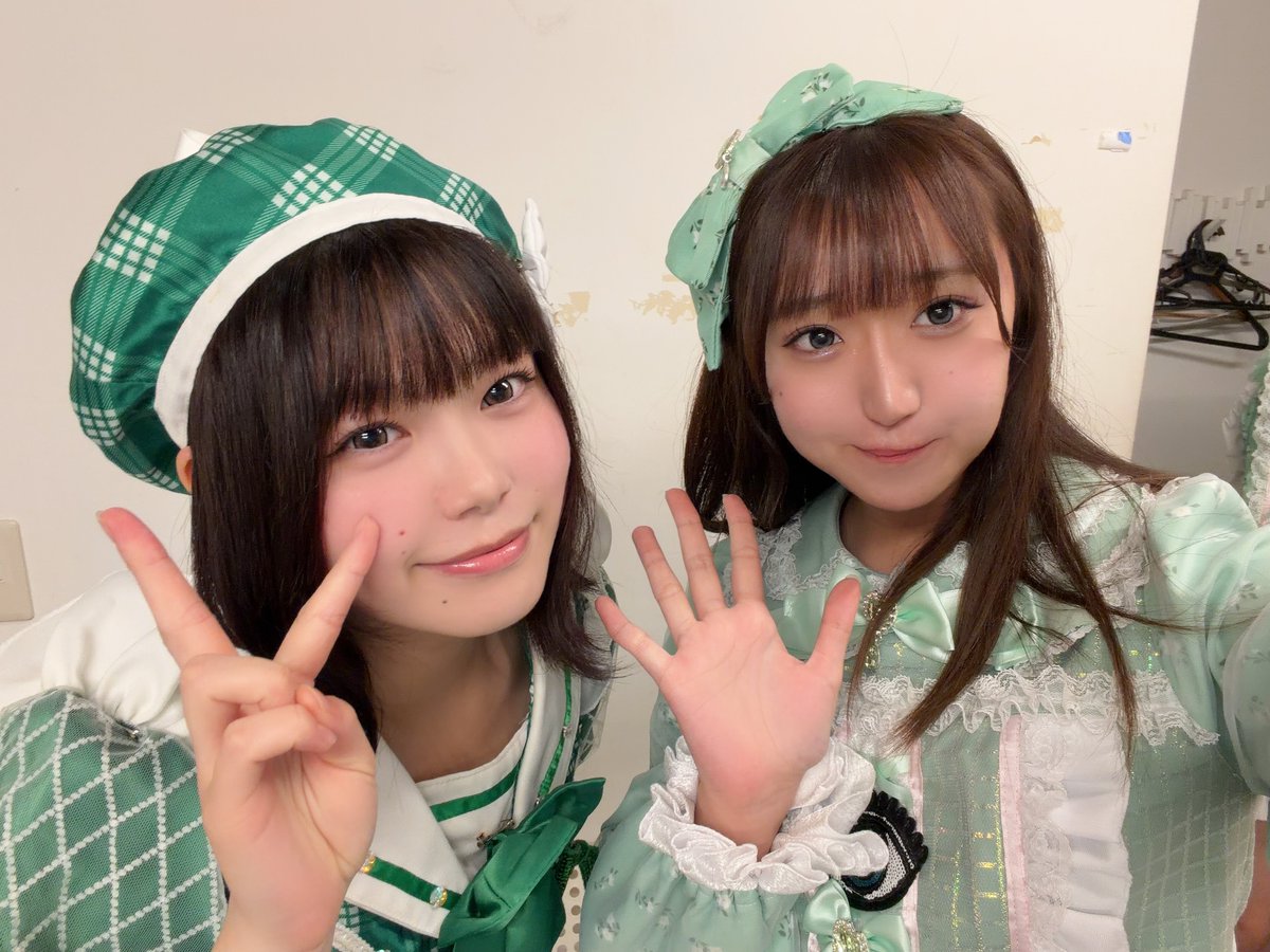 usagioto924's tweet photo. りんくちゃん卒業式ありがとうございました！🎓💐🌸

りんくちゃんは私がオーディションの時に見てくれて居てとても優しく、まっすぐ見てくれて自分もこんなアイドルになりたい！と思いました！

本当に卒業おめでとうございます！

これからも学生ライフも！楽しんでください！ https://t.co/W9Du8JPxxk