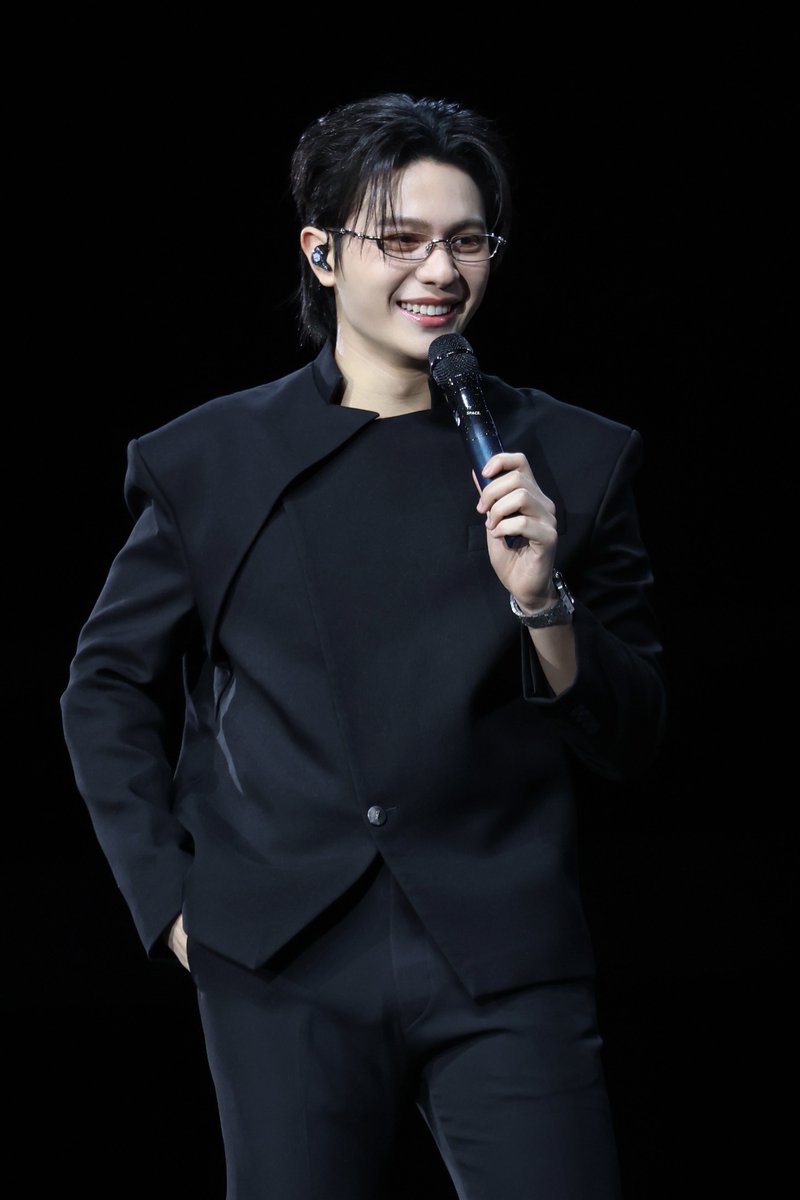 TTxSpace's tweet photo. พี่ลูกเลี่ยมหล่อมาก 😎❤️‍🔥

REFLEXION FOREVER
#LYKNReflexionConcertD3
#williamjkp https://t.co/E27ijt2LQ5