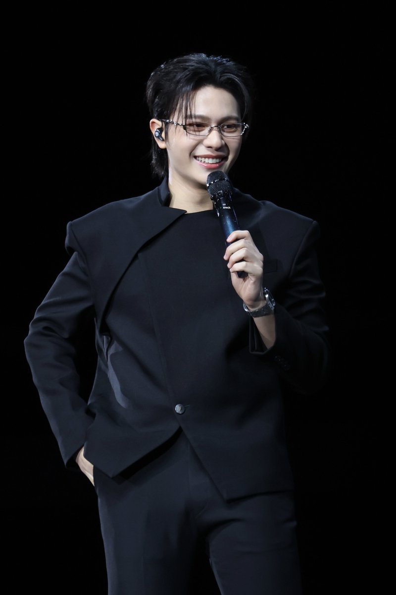 TTxSpace's tweet photo. พี่ลูกเลี่ยมหล่อมาก 😎❤️‍🔥

REFLEXION FOREVER
#LYKNReflexionConcertD3
#williamjkp https://t.co/E27ijt2LQ5