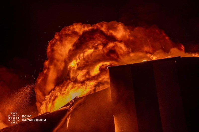 LetsArmUKR's tweet photo. 🔥 BREAKING

Russian strikes destroyed Kharkiv’s last Epicentr store. Firefighters worked at the scene. Then Russia struck their work sites again. Four people were injured, including three rescuers.

The attacks also hit a shopping centre in Zaporizhzhia, where a fire broke out. In Vinnytsia, residential buildings and a civilian industrial site were struck. People were injured there too.

Firefighters sent to contain the damage in Kharkiv became casualties of the next strike.
