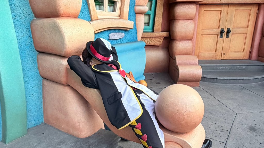 pigletty_419's tweet photo. ヴィランズ1のエンターテイナーの休憩タイム🫖
#手下コスプレ
#Dハロ仮装 
#Dハロ仮装者さんと繋がりたい https://t.co/CFI646UhRk