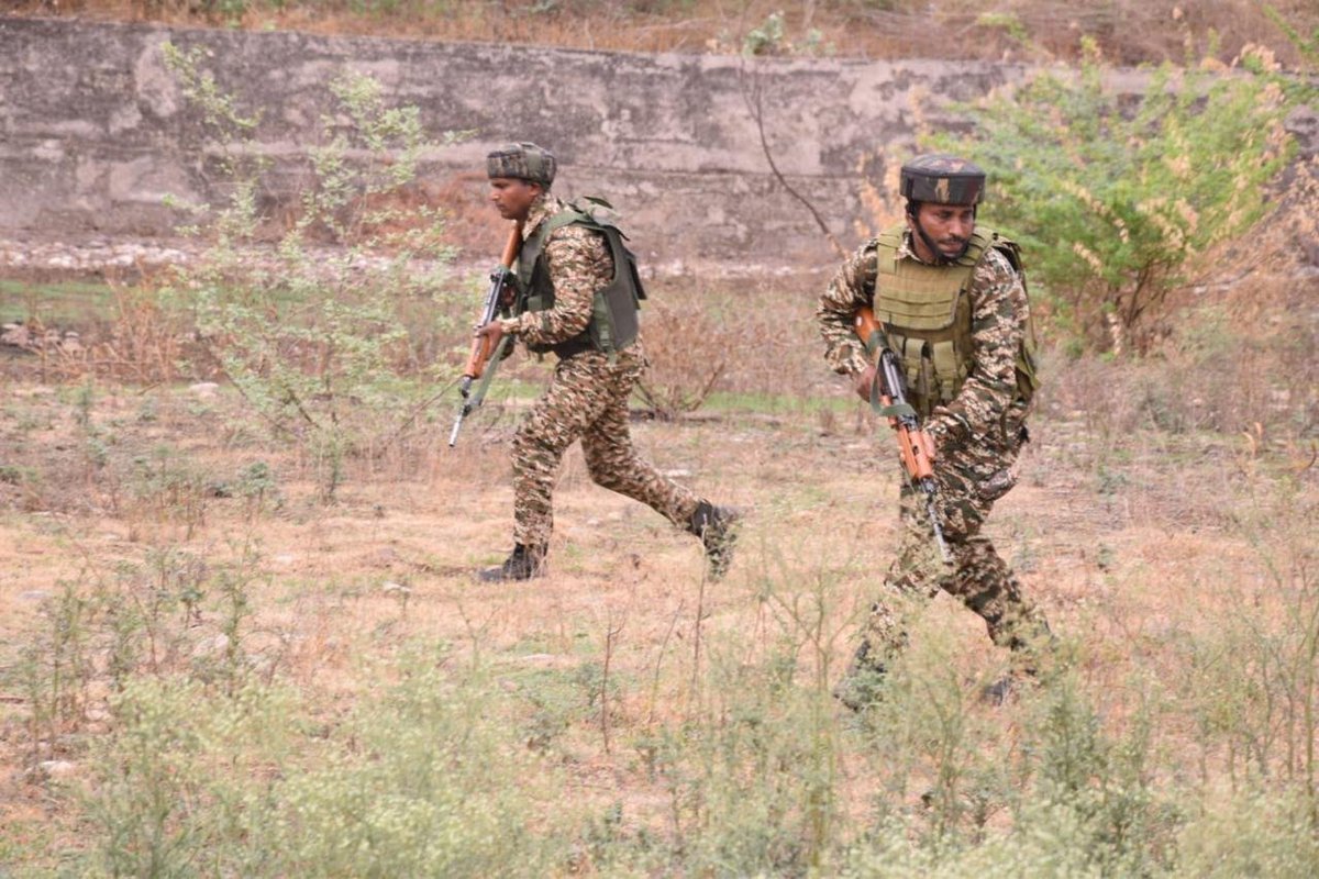 nairashekh22's tweet photo. Force is the strength of the nation.#CRPF stands as the king of the valley. 🪖🇮🇳

#MannKiBaat शरद पूर्णिमा भारतीय वायुसेना #ChaloDilli
#StopSoonerWithMIchelin लोकप्रिय कार्यक्रम Maharashtra
Namo App Prime Minister Narendra Modi Kashi  #ArunachalPradesh अखिल भारतीय कांग्रेस कमेटी https://t.co/u7DvdoMF6m