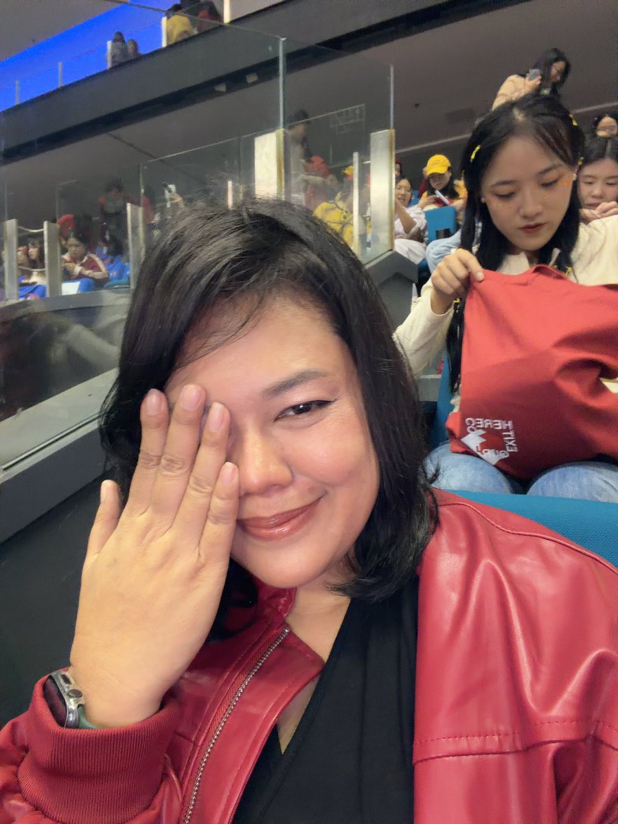 tiwawang85's tweet photo. เข้ามาในคอนแล้วนะค่ะ ยังตื่นเต้นใจสั่น ไม่คิดไม่ฝันขออนุญาตโพสต์รัวๆๆๆอย่าเพิ่งรำคาญกันนะ   
 HERE COMES OUR EXIT NANJING 2
#XiaoZhanConcertxNanjing 
#XiaoZhan #เซียวจ้าน https://t.co/vKfWaZX4hH