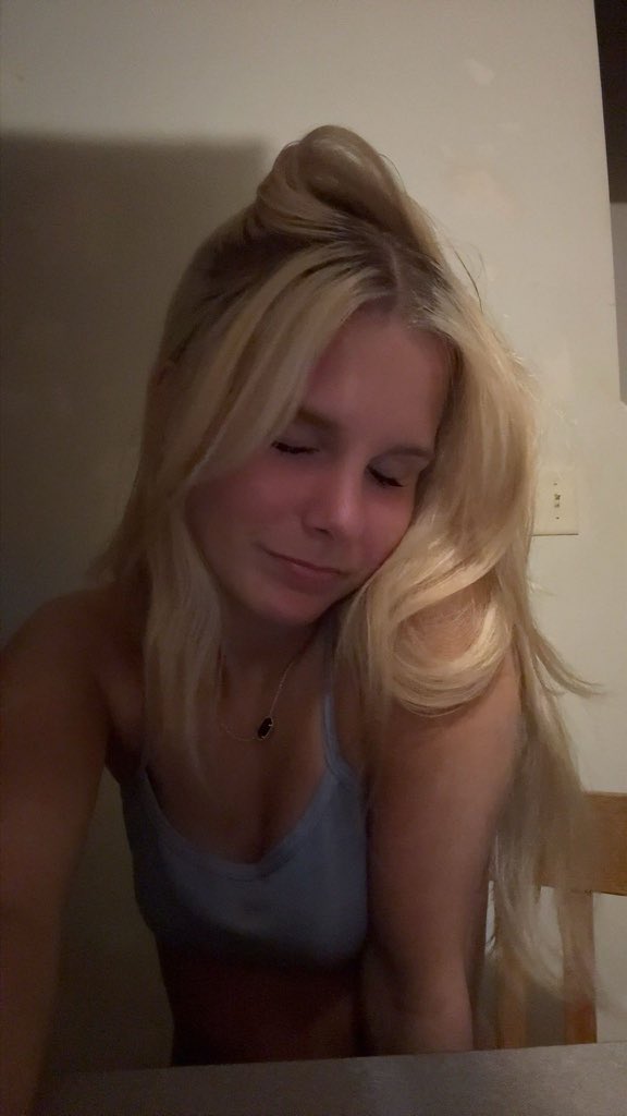 lillyrobsyou's tweet photo. DM’S are turned on, message me :) https://t.co/2oPj8a0bVs