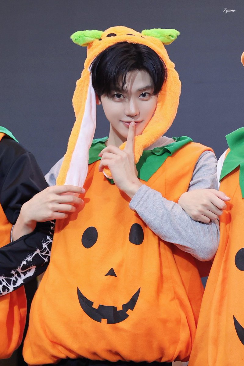 7ynne_'s tweet photo. 261025 Makestar in Singapore
Happy🎃

#재민 #JAEMIN #NCTDREAM️ https://t.co/LqOs5SZvPp