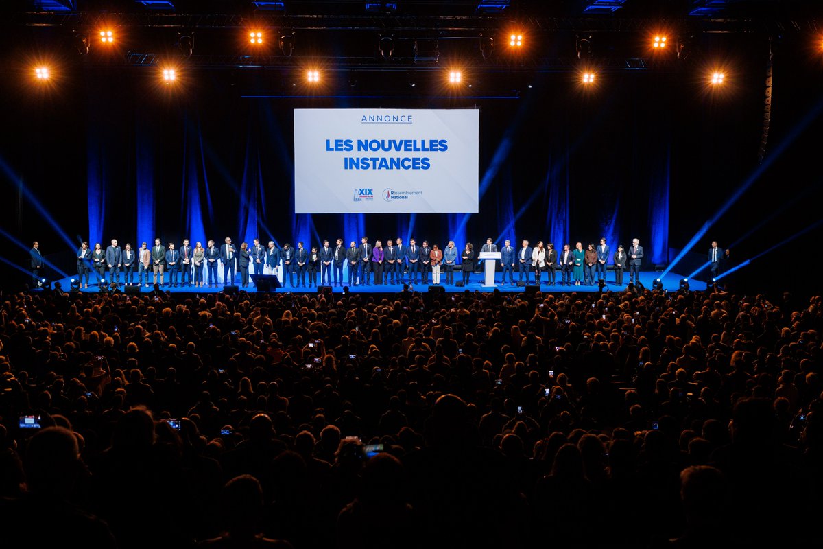 J_Bardella's tweet photo. 🙏🏼 Chers adhérents du Rassemblement National,

Vous êtes des milliers de femmes et d'hommes qui constituent nos forces vives. Vous consacrez une partie conséquente de votre vie personnelle à défendre vos idées, à faire bloc lorsque le vent souffle, à monter aux créneaux pour nous défendre dans vos cercles familiaux et amicaux, ou encore sur les réseaux sociaux. 

Votre soutien est primordial. 

En me reconduisant à la tête de notre mouvement, vous m'avez confié une grande responsabilité : celle de préparer le Rassemblement National à la victoire, derrière notre candidate Marine Le Pen.

Avec vous, dans 6 mois, on gagne : je mettrai toutes mes forces dans cette bataille décisive. 🇫🇷