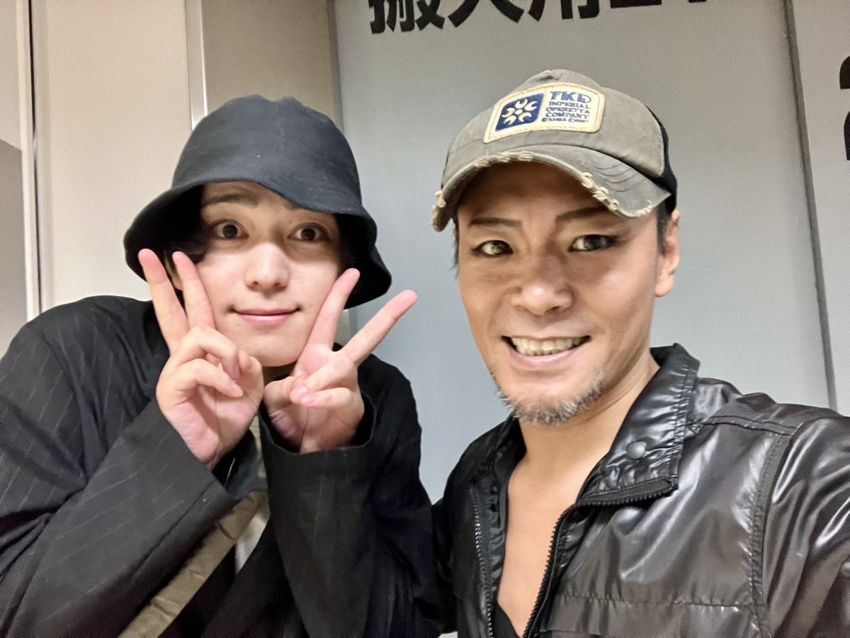 jac_tsukada's tweet photo. 東京凱旋公演最終日、昼公演無事に終了〜😊✨

今日は佐奈ちゃんが来てくれました🌸

#刀ミュ #月夜一縷 https://t.co/JgAw5iGhpZ