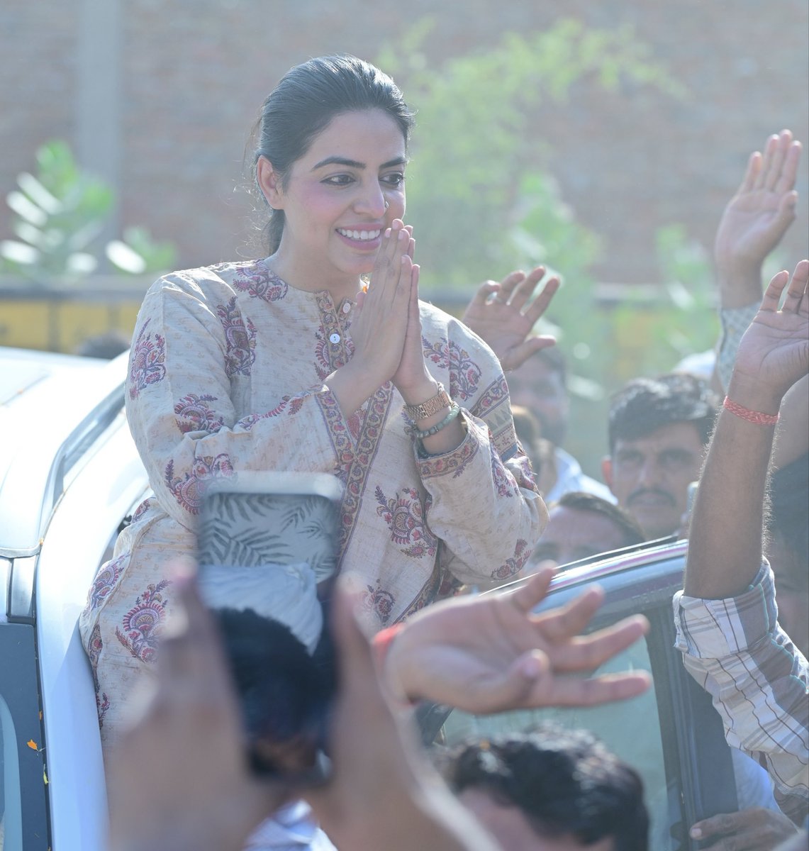 asmitasaini23's tweet photo. अखिल भारतीय कांग्रेस कमेटी की सचिव एवं जम्मू-कश्मीर कांग्रेस सह-प्रभारी दिव्या मदेरणा जी को जन्मदिन की हार्दिक बधाई एवं शुभकामनाएं।

आने वाला वर्ष आपके लिए मंगलमय हो और आपके जीवन में ढेर सारी खुशियां एवं सफलता लेकर आए।
@DivyaMaderna https://t.co/5pjdWzMaC4