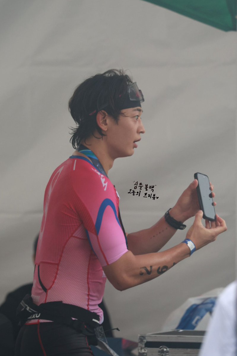 simpleblack1209's tweet photo. 261025 민호 통영 철인3종 대회 프리뷰 (9)

성적을 보고 3등 발견할때!

#민호 #샤이니 #MINHO #SHINee #ミンホ https://t.co/IByWKtFuq6
