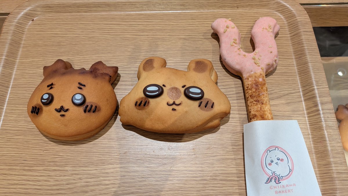 fufu727108's tweet photo. ちいかわベーカリー♡
私の購入したパン日焼けしてる😂ハワイ帰りかな？🤭 https://t.co/qRGkTLNDUY