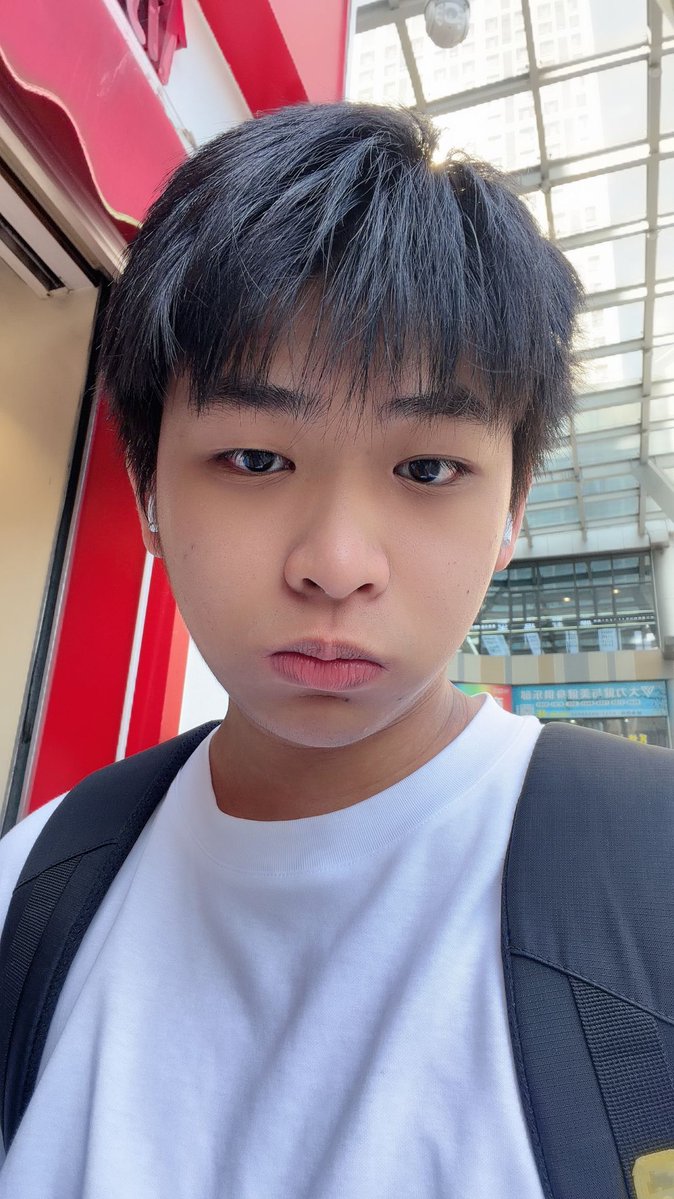 Mikkaharuna's tweet photo. 剪发前⬇️ https://t.co/je4JJfsNRE