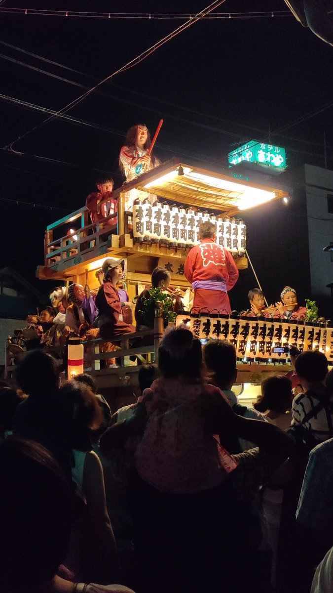 karl23333's tweet photo. [祭りの屋台、彩り鮮やかな山車の幌が風になびき、活気に溢れた夏の宵が始まる！]， https://t.co/SREWFa2TL2