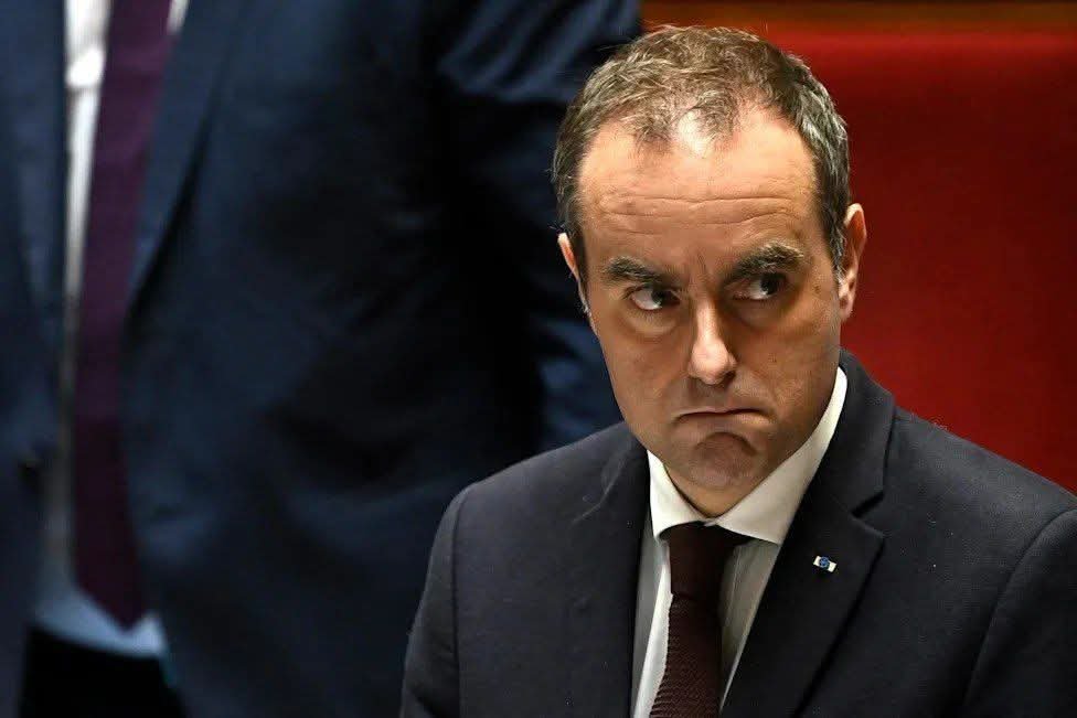 DelphineSankara's tweet photo. 🔴La France🇫🇷 s'africanise de jour en jour sous @EmmanuelMacron .

Le Premier Ministre @SebLecornu a demandé aux opérateurs #Orange, #SFR, #Free et #Bouygues_Telecom de se tenir prêts à couper l’accès à #TikTok, #Instagram, #Snapchat et #X en France🇫🇷, en prévision des manif. https://t.co/AhyO7YbTu4