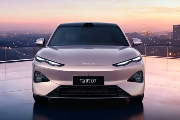 Netdijitaltr's tweet photo. Yeni Nesil BYD 
🚗BYD Seal 07'nin Lüks Kabini Göz Kamaştırıyor!
⚡️Araç dış tasarımı ve 718 km menzil detayıyla ses getirmişti; şimdi de sıfır yer çekimi koltukları ve devrim niteliğindeki iç mekanı açıklandı.
🔗https://t.co/nzHS3hEUj4
#BYD #Seal07 #ElektrikliAraba #Otomotiv https://t.co/MiGQsCLjoB