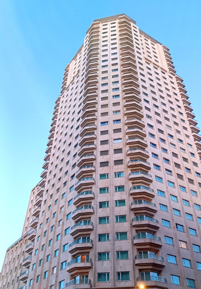 Bit_fans's tweet photo. 🇪🇸 No se puede explicar la historia del software en España sin hacer referencia a esta torre en Madrid.

🇬🇧 The history of software in Spain cannot be told without referring to this tower in Madrid.

@DinamicSoftware @Pablo_Dinamic @LuigiDeDinamic https://t.co/YbRYni4SfD