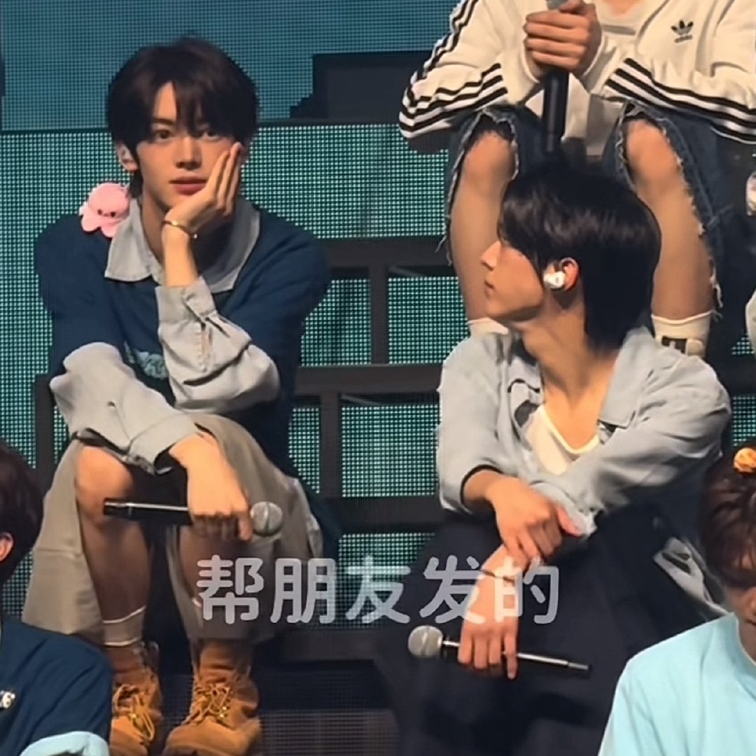youngjaemidis's tweet photo. Kadang aku mau tau isi pikiran ddoi pas liat ncen dengan tatapan yang dalam kek gini, nih anak gak sekali dua kali keciduk ngeliatin paras indah nya ncen https://t.co/blAS89vbt0