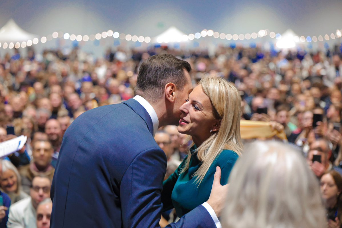 MLP_officiel's tweet photo. Elle a gravi les échelons un à un : aujourd’hui, elle préside au Sénat le groupe « Union nationale pour les territoires », qui rassemble 15 sénateurs du Rassemblement national et de l’UDR.

Bravo et merci à @diaz_edwige ! https://t.co/QBlo7KL1vg