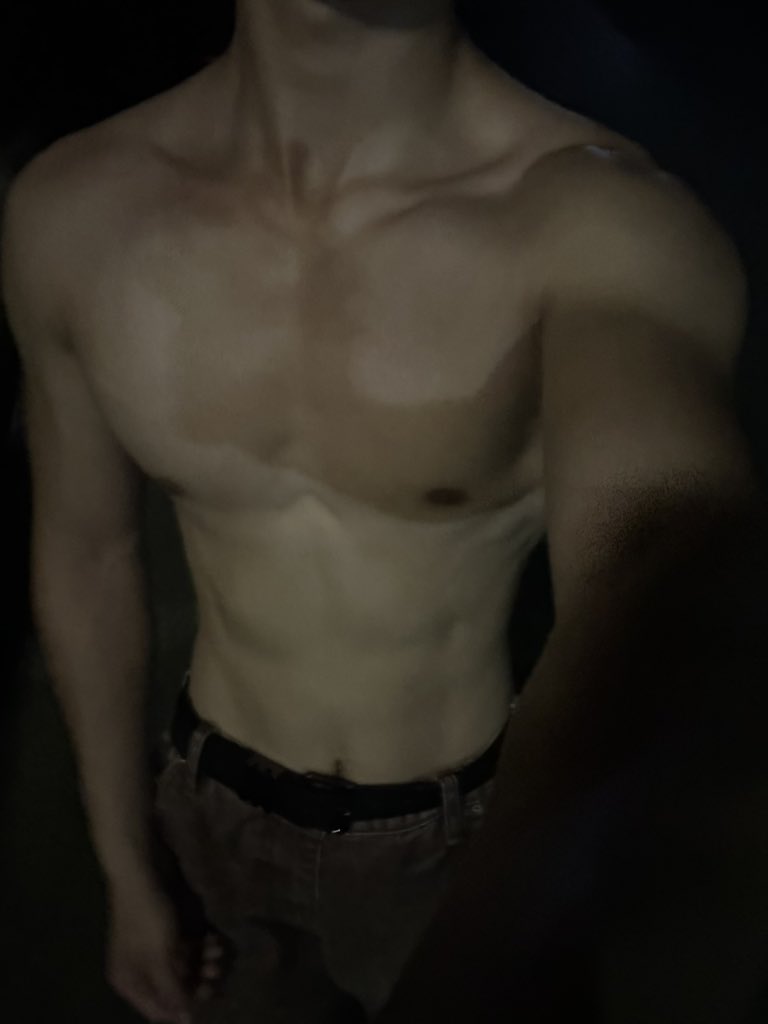 Makmttd's tweet photo. 比起你的呻吟 我更喜欢哑铃碰撞的声音
那才是属于我的安全感 https://t.co/IDzLG1b3WC