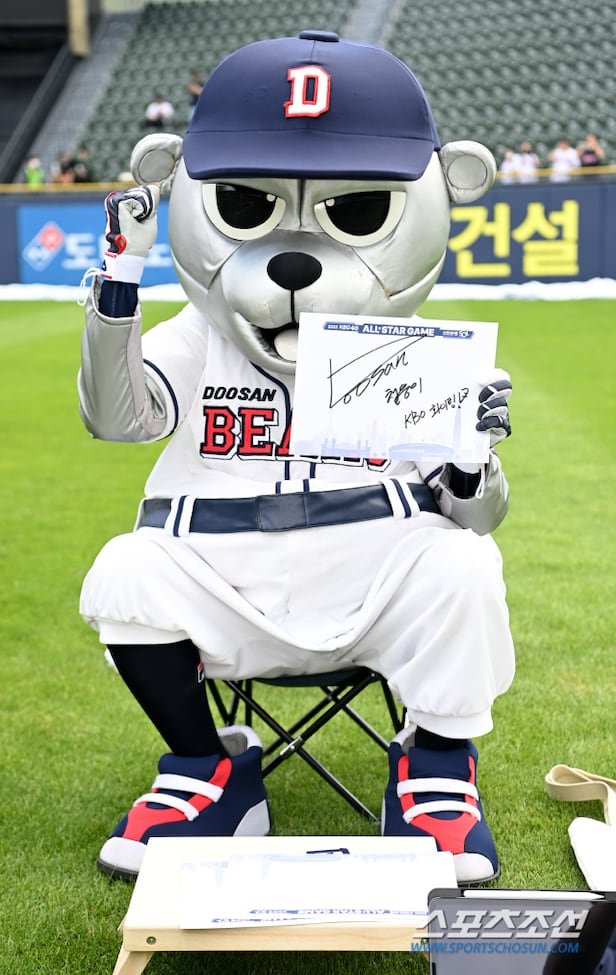 c0zyp1ace's tweet photo. He got plastic surgery https://t.co/FLbJcvjbxq